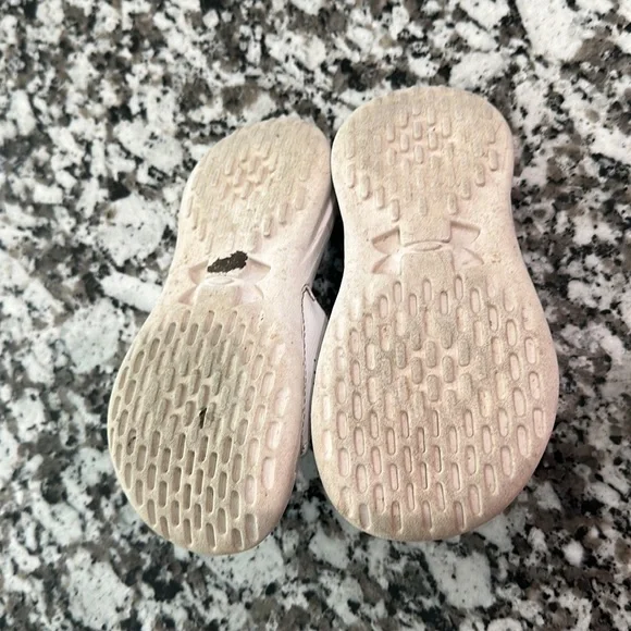 Kids under armor slides - Picture 3 of 5